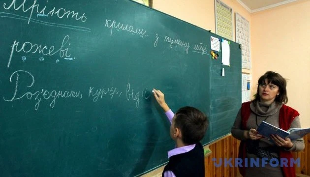 У Києві й на сході країни до 40% дітей спілкуються з однолітками російською