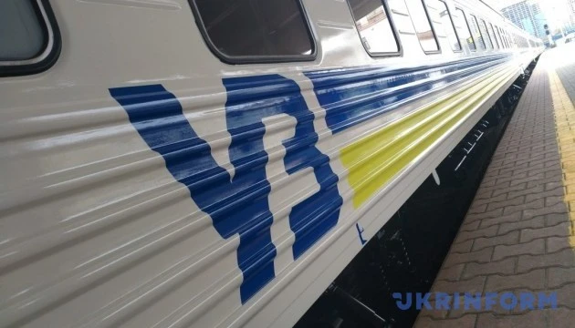 Укрзалізниця запустить додаткові поїзди на святкові вихідні