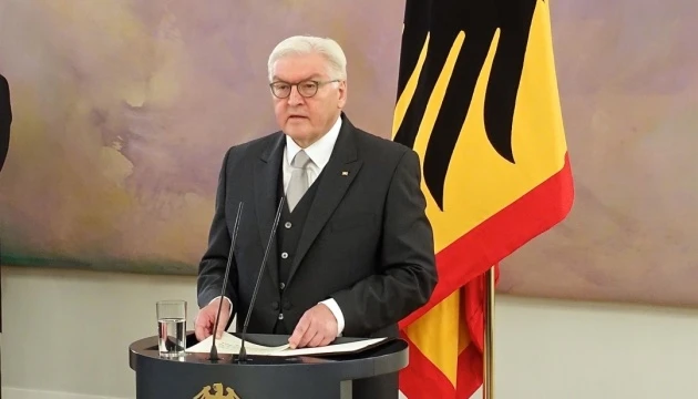 Президент Німеччини пропонує вшановувати померлих від COVID-19 годиною пам'яті