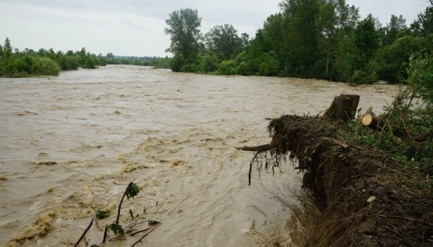 На заході України через негоду очікується підняття рівнів води у річках