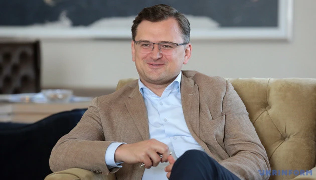 Facepalm: Кулеба відповів мемом на слова Лукашенка про «американців з Києва»
