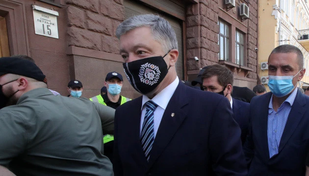 Порошенка госпіталізували з двобічною пневмонією - дружина