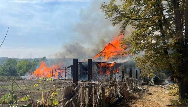 Пожежі й зруйновані будинки: російські війська від ранку обстрілюють Куп’янськ