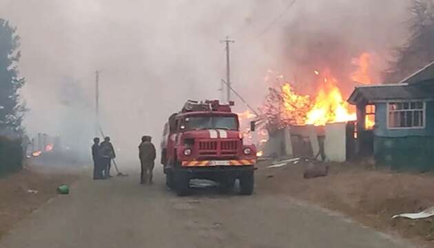 На Чернігівщині з палаючого від обстрілів села евакуювали шістьох жителів