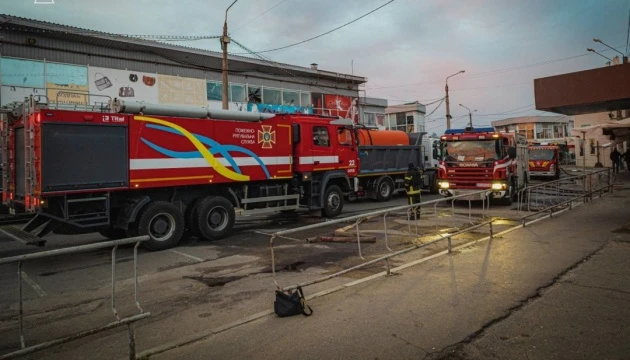 Ринок, будинки, гаражі: на Харківщині загасили шість пожеж після обстрілів