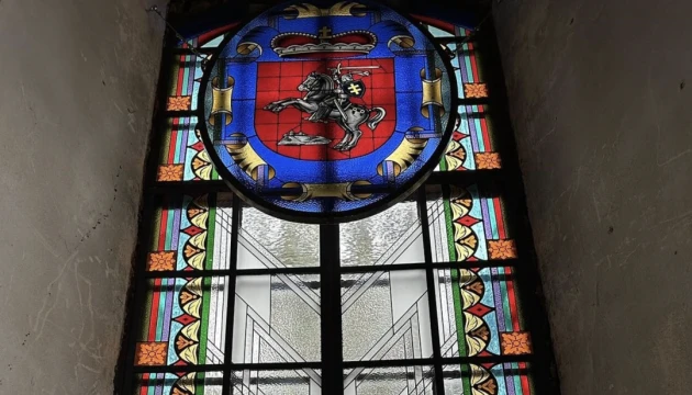 Храм у Вільнюсі прикрасив вітраж, створений за підтримки української громади