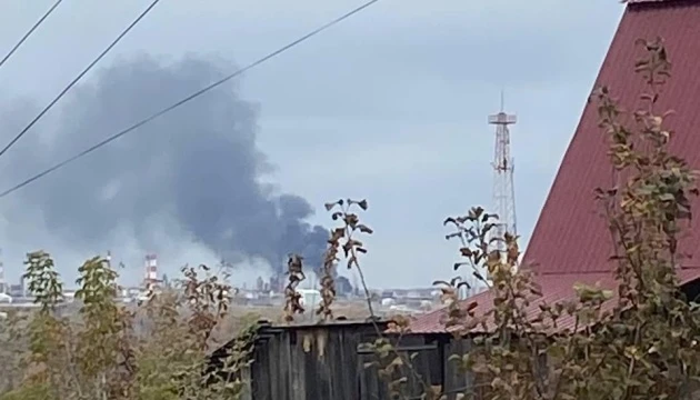 Дрони СБУ влаштували «бавовну» на НПЗ «Башнафта», який за 1400 кілометрів від України - джерело
