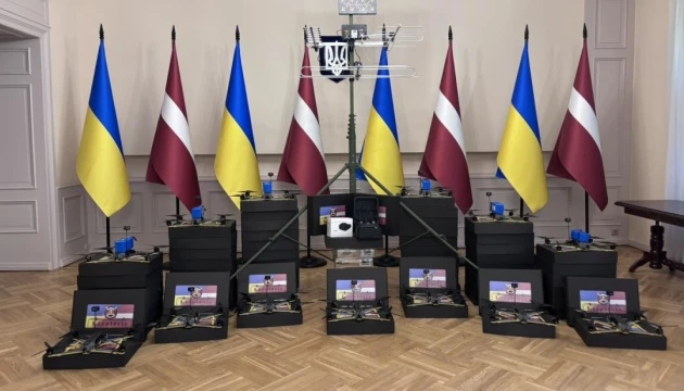 На День захисників: Латвія передала ЗСУ FPV-дрони, ремонтну майстерню та позашляховики