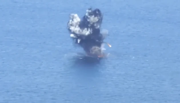 ВМС знищили російський безекіпажний катер, який наблизився до маршруту цивільних кораблів