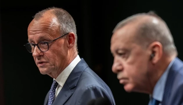 ЄС продовжує шукати шляхи використання заморожених активів РФ для закупівлі зброї для України - Мерц