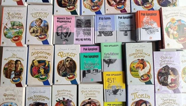 Український книжковий центр Литві поповнився сотнею нових книг