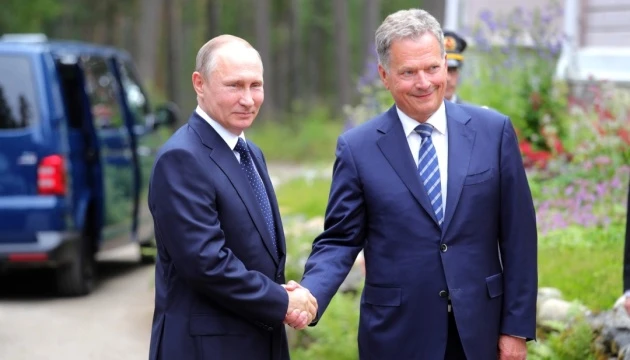 Експрезидент Фінляндії у книзі згадав про дивні подарунки з натяками від Путіна