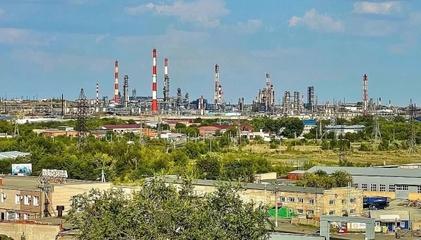 Дрони атакували нафтопереробний завод в Оренбурзькій області Росії - ЦПД