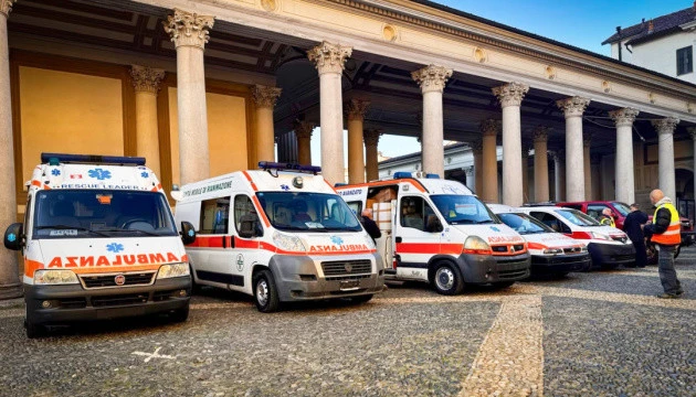 Українські громади в Італії передали на Батьківщину п’ять «швидких»