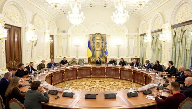 Зеленський обговорив із керівниками інвестфондів та бізнес-асоціацій посилення українського ОПК