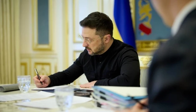 Зеленський ввів санкції проти пропагандистів і тих, хто працює на російське військове виробництво