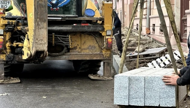 У Чернівцях облаштовують безбар'єрний маршрут протяжністю 1,7 кілометра