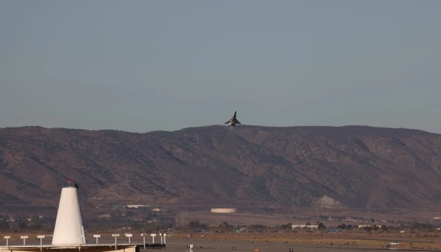 «Безшумний» надзвуковий літак NASA здійснив історичний тестовий політ - ЗМІ