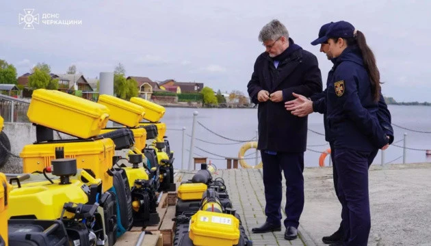 Інструктори із Франції провели тренінг з підводного розмінування для українських рятувальників