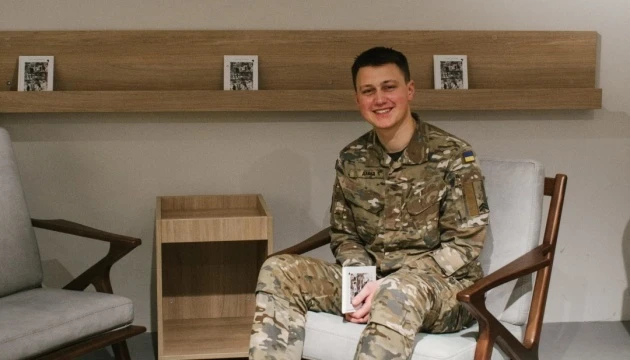 Книжку Артура Дроня «Гемінґвей нічого не знає» видадуть англійською
