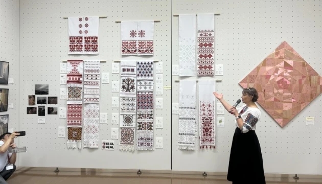 Українські вишивані рушники представили в музеї Осаки
