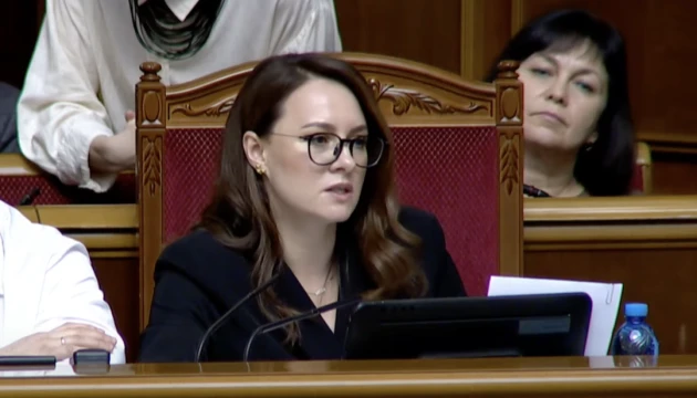Уряд планує змінити підходи до оплати праці робітників соцсфери на прифронтових територіях