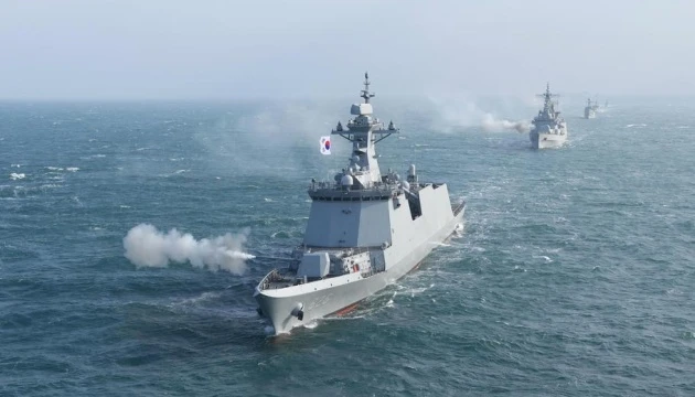 Військові Південної Кореї здійснили попереджувальні постріли у бік судна КНДР