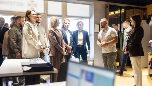 Зеленська відвідала ветеранський простір в Ірпені і центр первинної допомоги в Бучі