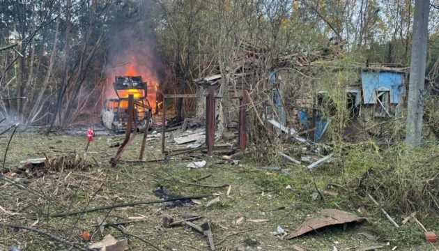 Двоє загиблих, п'ятеро поранених: росіяни завдали ракетного удару по Битиці на Сумщині