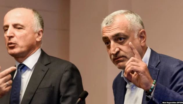У Грузії напередодні виборів помилували двох опозиціонерів