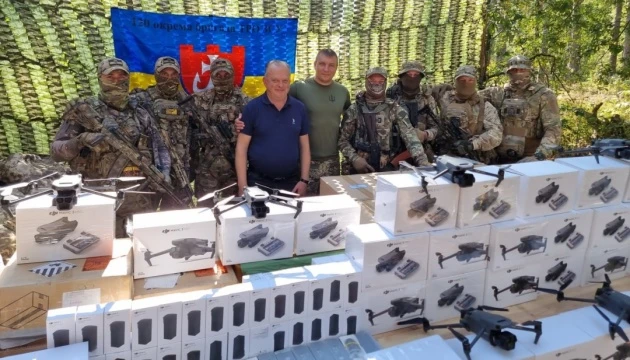 Вінниччина передала бійцям тероборони маскувальні плащі та дрони на ₴7,6 мільйона