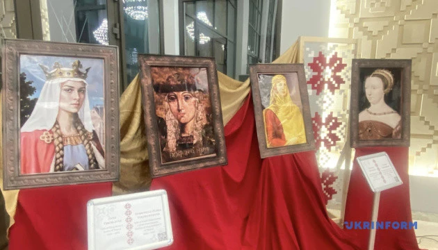 В Анкарі презентували виставку про відомих історичних лідерок українського походження