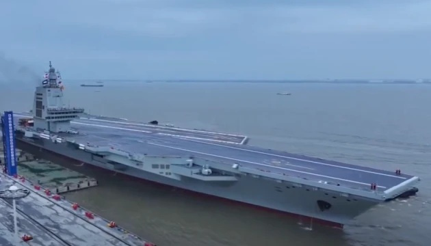 КНР направила свій найбільший авіаносець до Південнокитайського моря