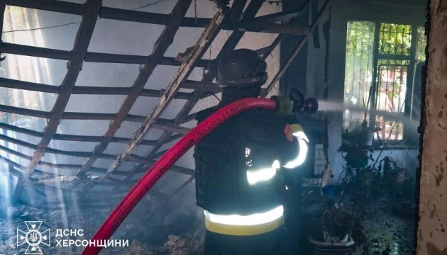 Пожежі та руйнування: у Херсоні показали наслідки обстрілу Дніпровського району