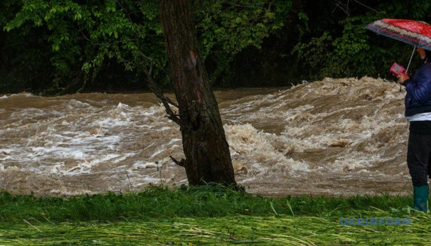 Рятувальники попереджають про підйом води у річках