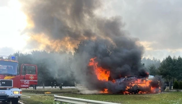 На Львівщині зіткнулися і загорілися мікроавтобус та ГАЗель, семеро постраждалих