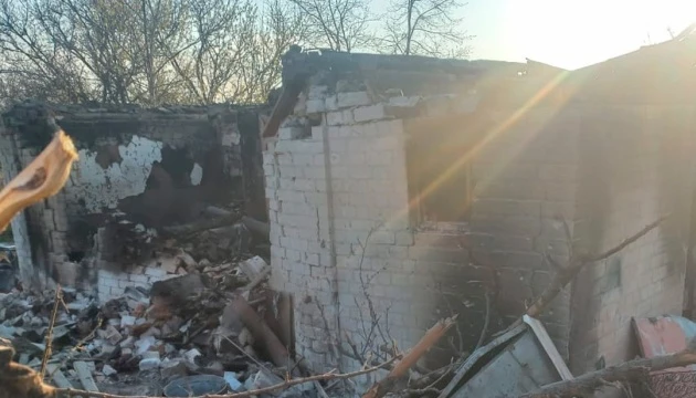 На Харківщині за добу через обстріли РФ пошкоджені багатоквартирні будинки, підприємство та авто