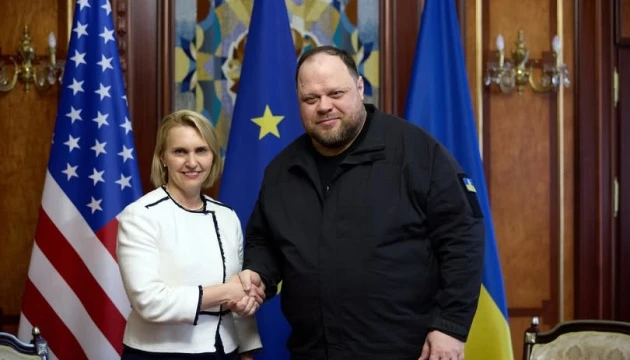 Стефанчук зустрівся із Брінк, яка завершує дипмісію в Україні
