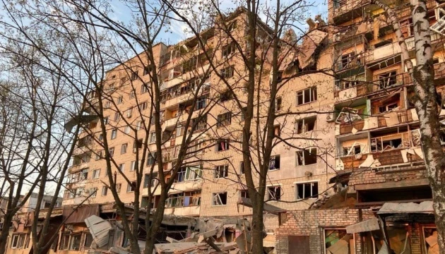У селі на Харківщині внаслідок удару КАБом пошкоджена «швидка», постраждав парамедик