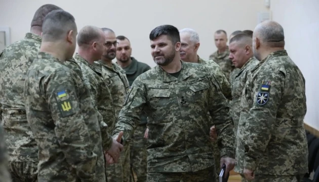 Начальник Генштабу ЗСУ зустрівся з майбутніми керівниками армійських корпусів