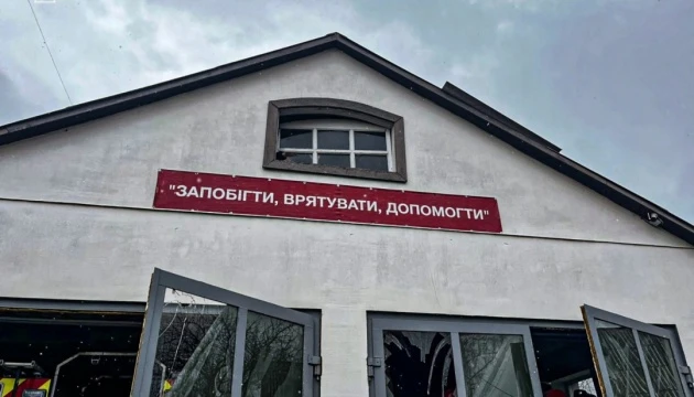 На Сумщині внаслідок російського авіаудару пошкоджений підрозділ ДСНС