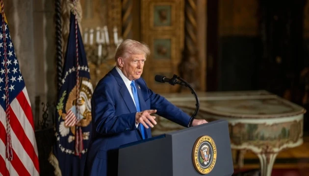 Трамп заявив, що призупиняє нові тарифи на 90 днів, але підвищує мита для Китаю