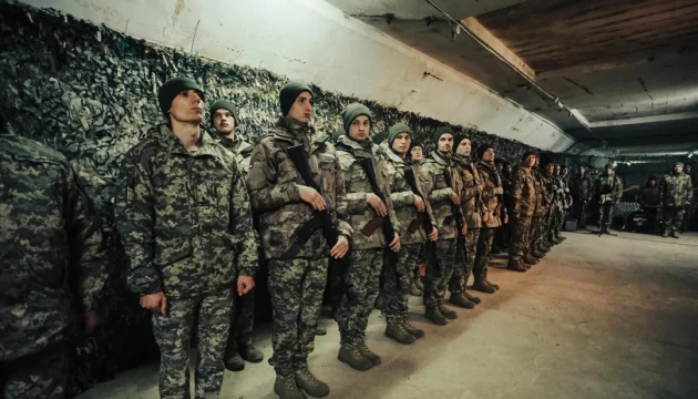За програмою «Контракт 18-24» підписані вже сотні контрактів - Міноборони