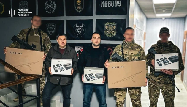 Воїни ГУР отримали від благодійників дрони і термінали Starlink
