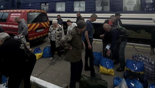 З обстрілюваних громад Донеччини за день евакуювали ще 27 людей