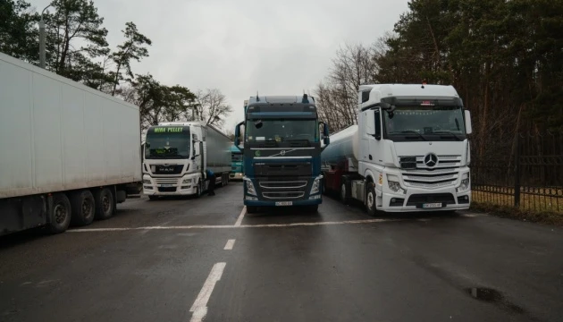 На Миколаївщині вантажівкам тимчасово дозволили рух під час комендантської години