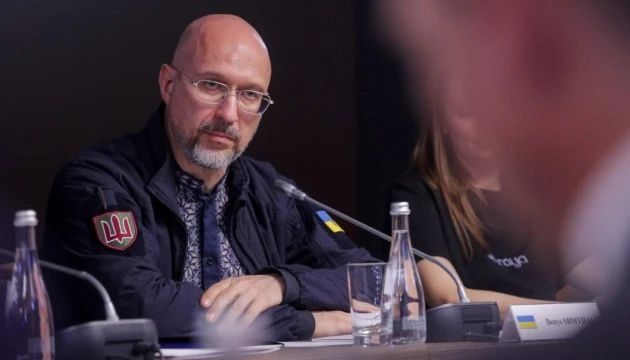 Шмигаль: Сотні капеланів духовно підтримують воїнів на фронті, ризикуючи життям