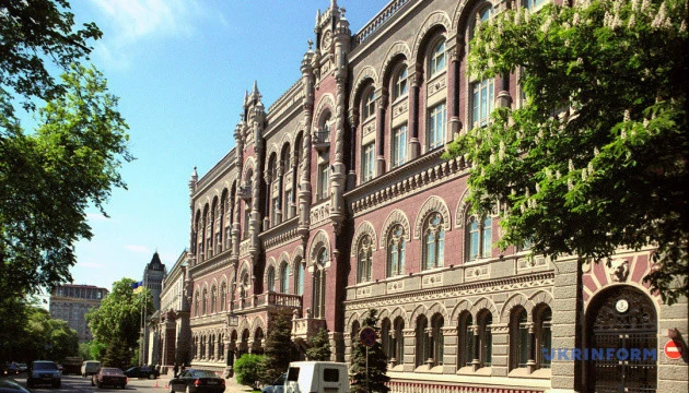 Нацбанк прогнозує зростання цін через девальвацію гривні до євро