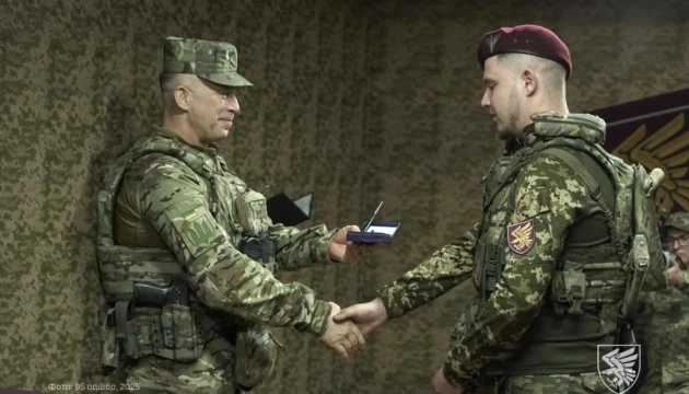 Сирський нагородив воїнів десантно-штурмової Поліської бригади