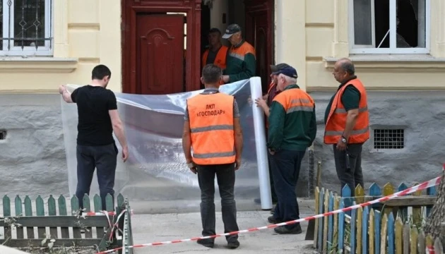 У Львові після удару РФ вісім будинків потребують ремонту, деяких жителів відселять на час робіт